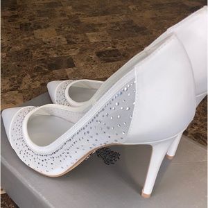 NEW! MIVORY. Vera Wang. Size 10.